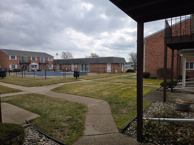 1512 Normandy Road 105, Royal Oak, MI 48073