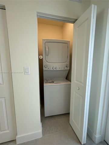 8167 NW 41st St E-409, Doral, FL 33166