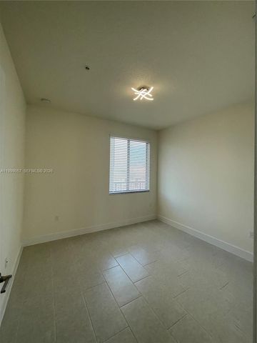 8167 NW 41st St E-409, Doral, FL 33166