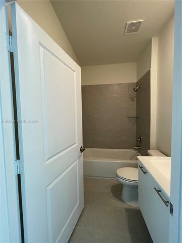 8167 NW 41st St E-409, Doral, FL 33166