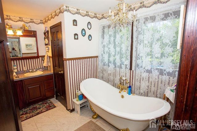 219 Johnson Lane, Sayreville, NJ 08859