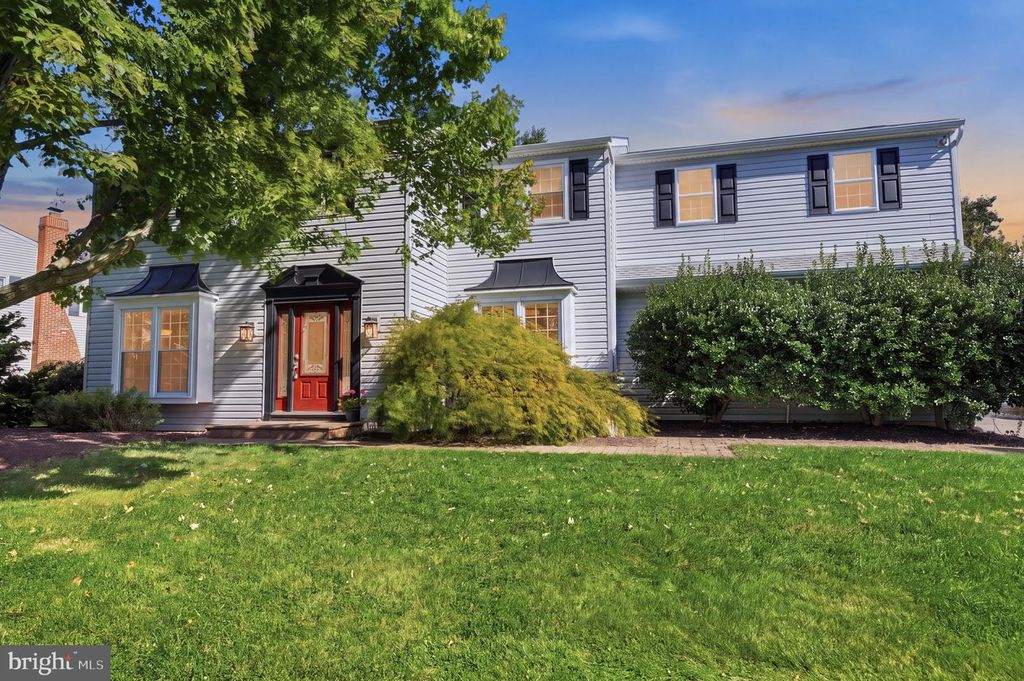121 BROOK DR, HOLLAND, PA 18966 — exterior