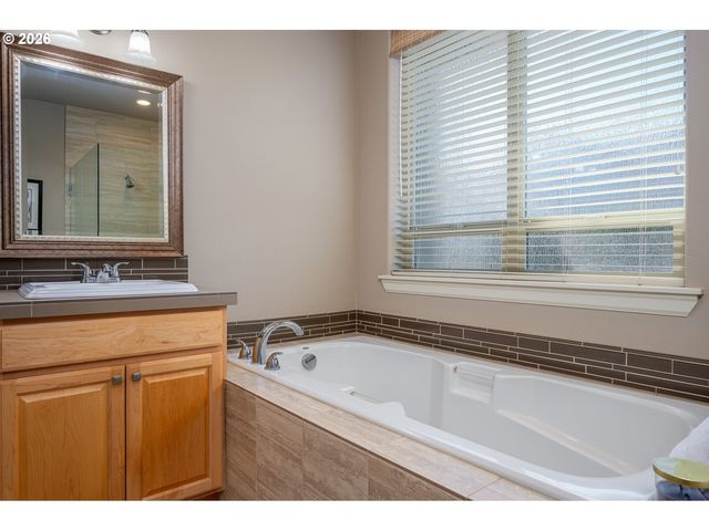 10862 Sw LISBON St, Wilsonville, OR 97070