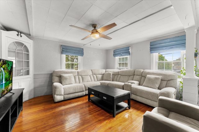 191 Pleasant St, Leominster, MA 01453