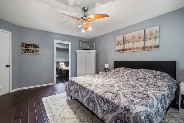 6535 Ridgeview Drive, Independence Charter Township, MI 48346