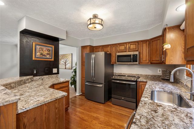 6535 Ridgeview Drive, Independence Charter Township, MI 48346