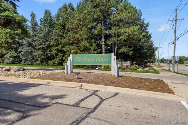 6535 Ridgeview Drive, Independence Charter Township, MI 48346