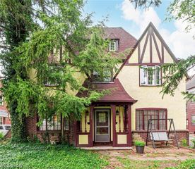 18313 Newell Road 1, Shaker Heights, OH 44122