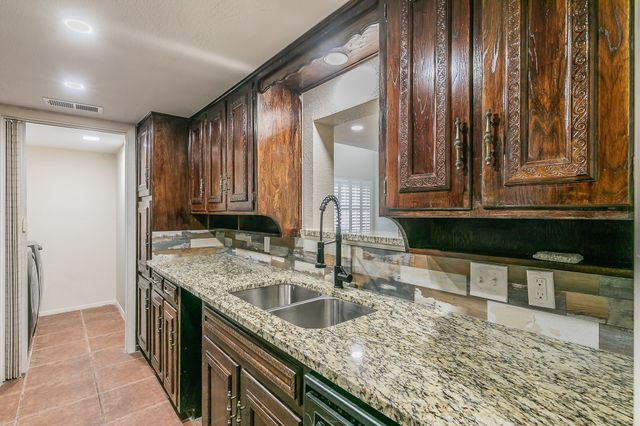 2807 Summit View Drive, Bedford, TX 76021