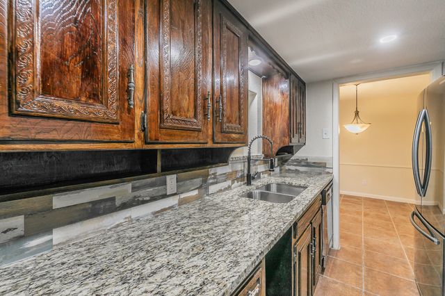 2807 Summit View Drive, Bedford, TX 76021