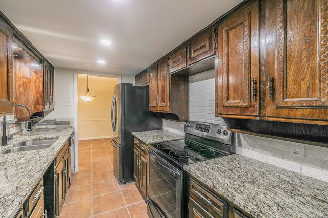 2807 Summit View Drive, Bedford, TX 76021