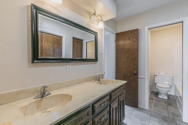 2807 Summit View Drive, Bedford, TX 76021
