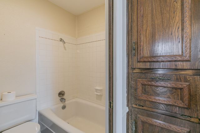 2807 Summit View Drive, Bedford, TX 76021