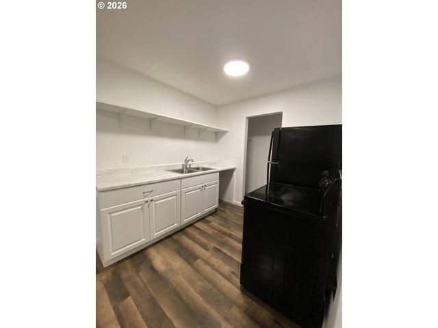 850 W POWELL Blvd, Gresham, OR 97030