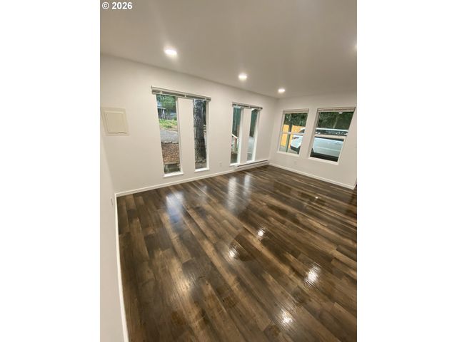 850 W POWELL Blvd, Gresham, OR 97030