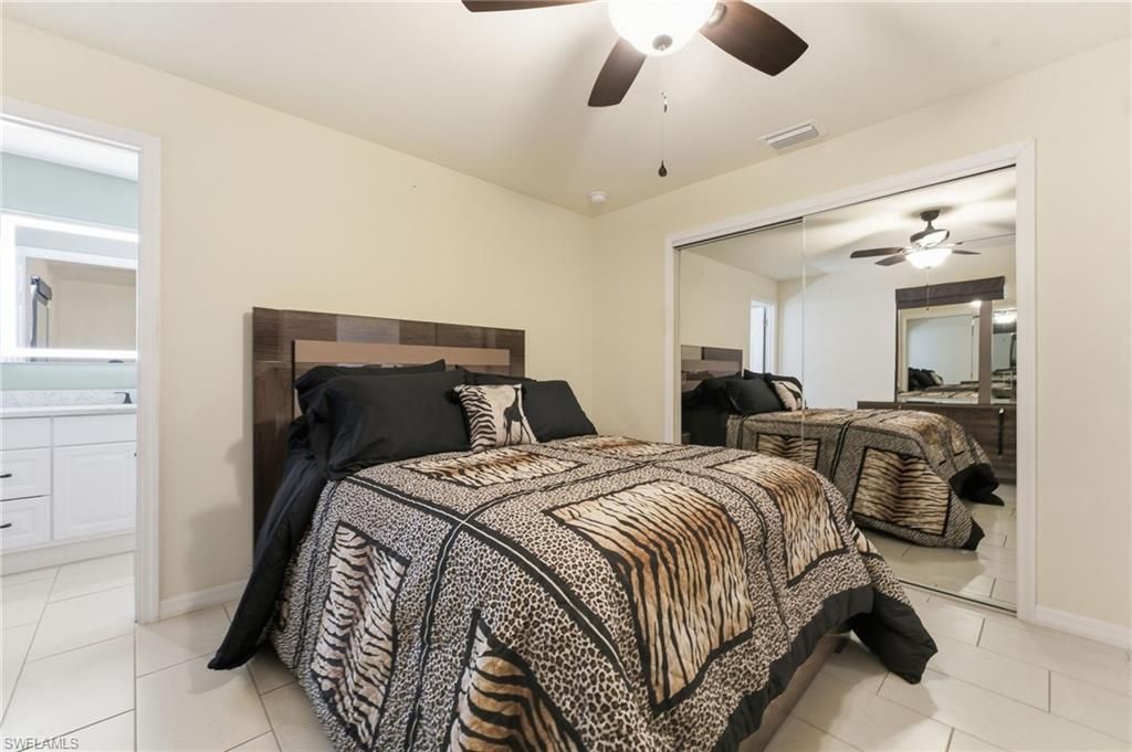 Image 10 of property listing at 526-528 SE 5th PL, Cape Coral, FL 33990