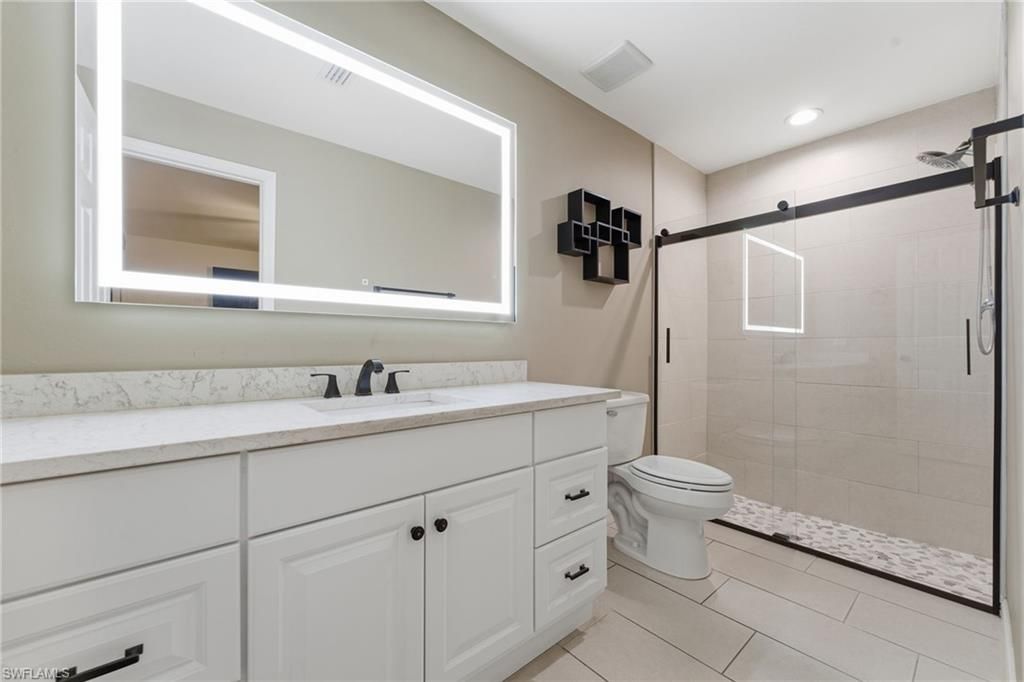 Image 11 of property listing at 526-528 SE 5th PL, Cape Coral, FL 33990