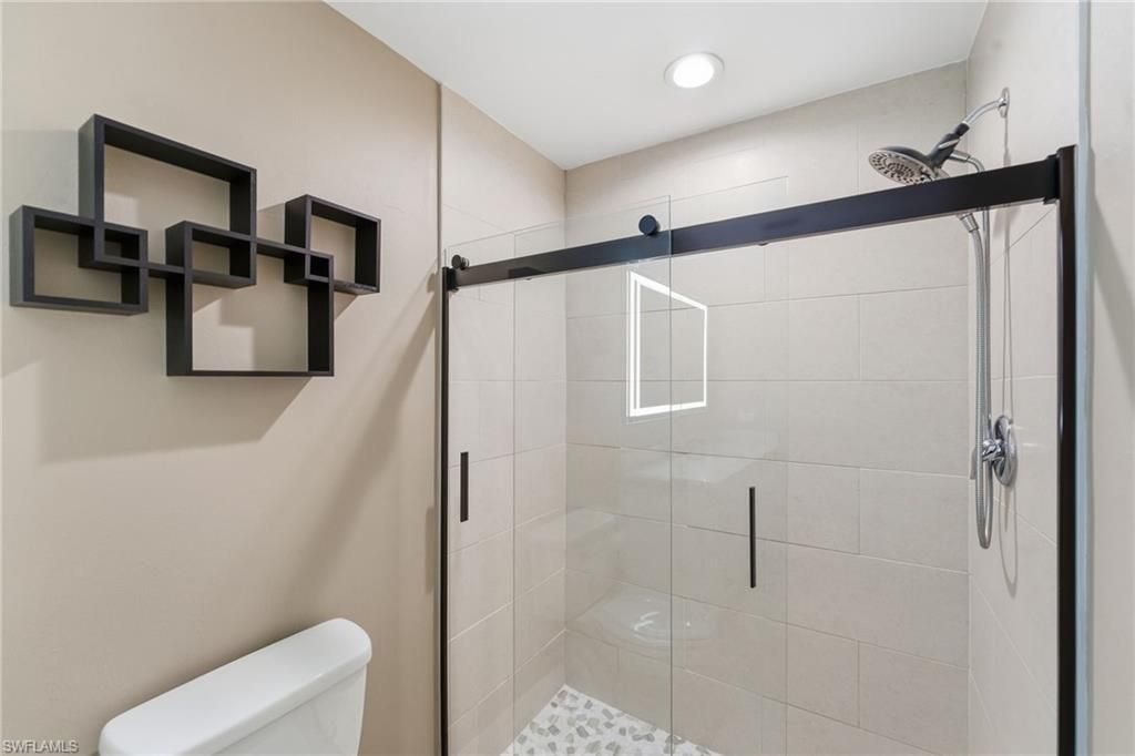 Image 12 of property listing at 526-528 SE 5th PL, Cape Coral, FL 33990