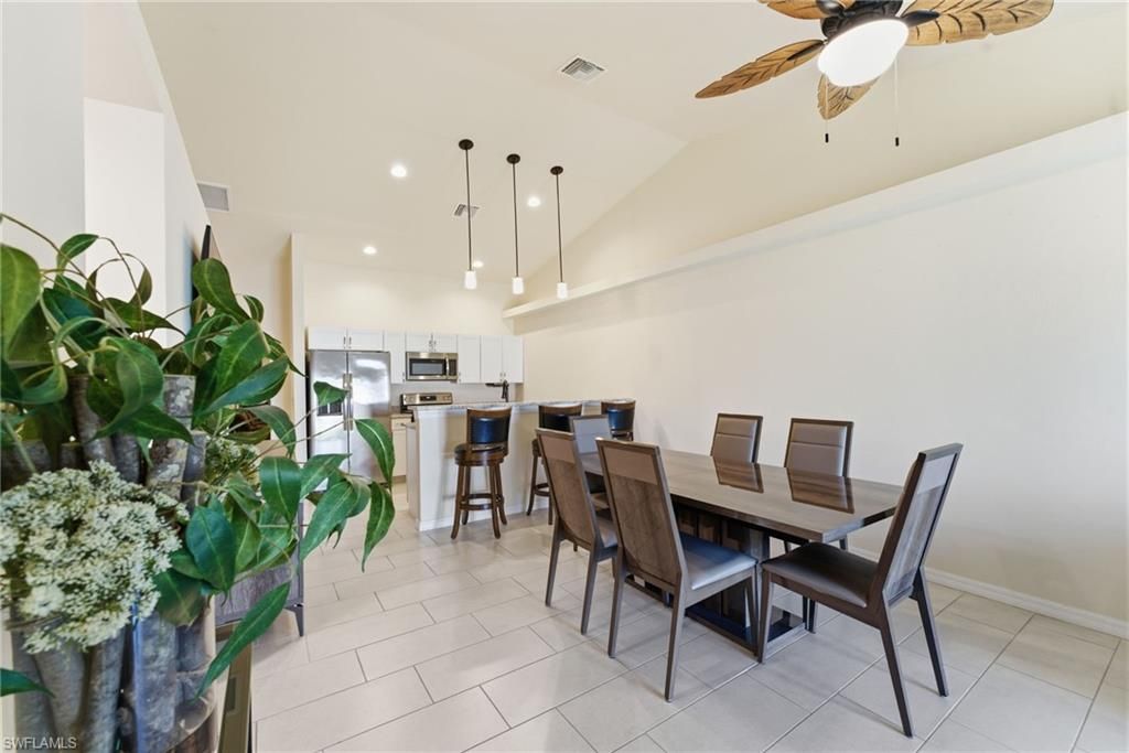 Image 15 of property listing at 526-528 SE 5th PL, Cape Coral, FL 33990