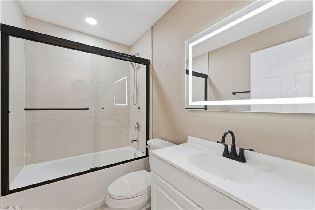 Image 20 of property listing at 526-528 SE 5th PL, Cape Coral, FL 33990