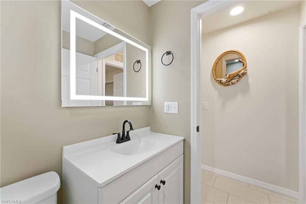 Image 22 of property listing at 526-528 SE 5th PL, Cape Coral, FL 33990