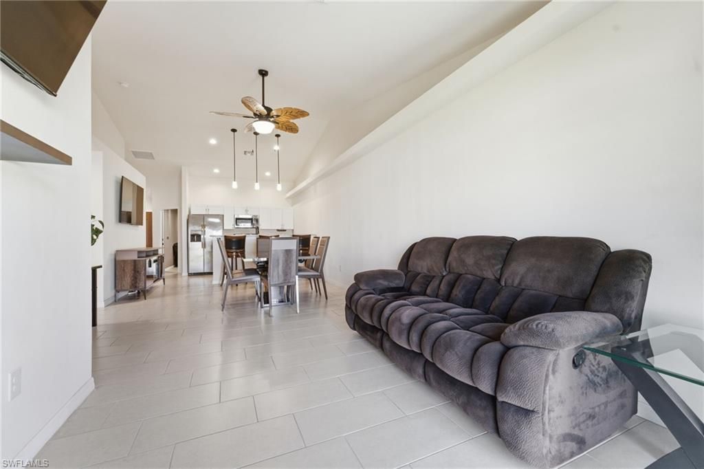 Image 24 of property listing at 526-528 SE 5th PL, Cape Coral, FL 33990