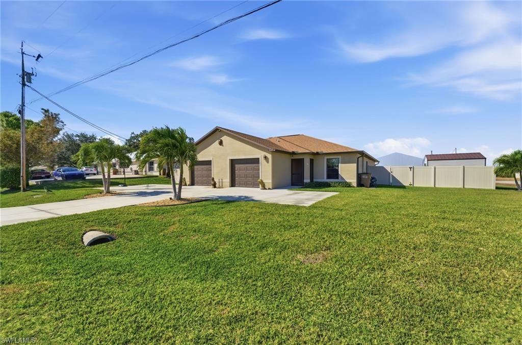 Image 43 of property listing at 526-528 SE 5th PL, Cape Coral, FL 33990