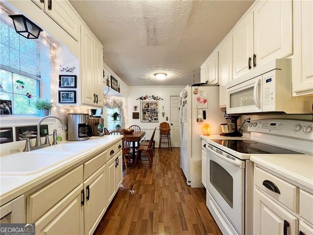 6832 Creekwood Drive, Douglasville, GA 30135