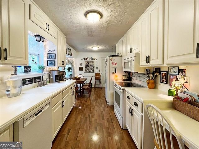 6832 Creekwood Drive, Douglasville, GA 30135