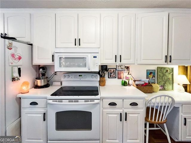 6832 Creekwood Drive, Douglasville, GA 30135