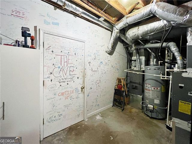 6832 Creekwood Drive, Douglasville, GA 30135