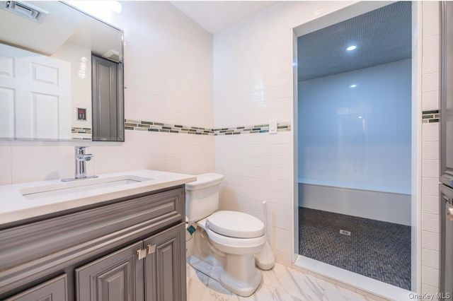 26 Birchdale Lane, Port Washington, NY 11050