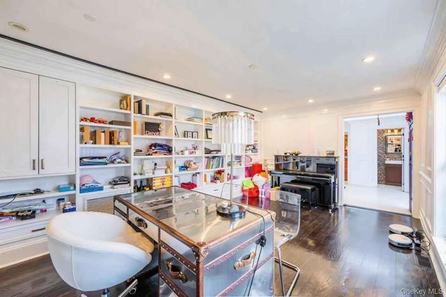 26 Birchdale Lane, Port Washington, NY 11050