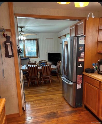 33 Lakewood Avenue, Ronkonkoma, NY 11779