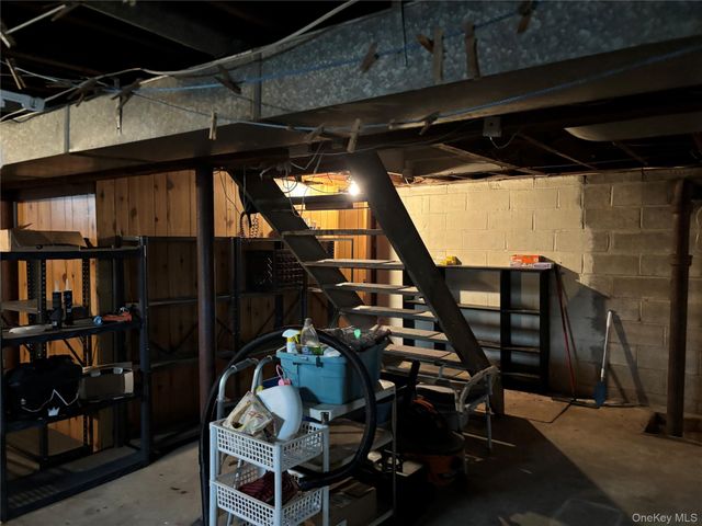 33 Lakewood Avenue, Ronkonkoma, NY 11779