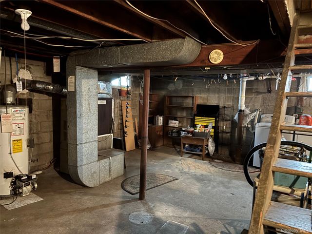 33 Lakewood Avenue, Ronkonkoma, NY 11779