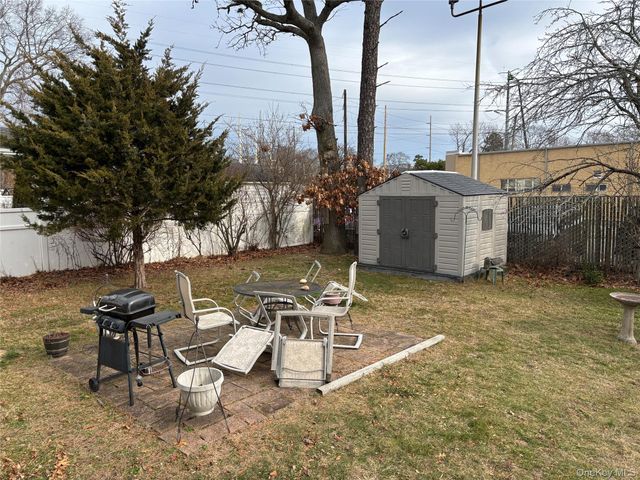 33 Lakewood Avenue, Ronkonkoma, NY 11779