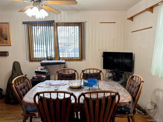 33 Lakewood Avenue, Ronkonkoma, NY 11779