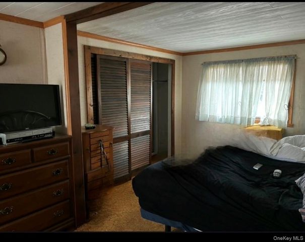 33 Lakewood Avenue, Ronkonkoma, NY 11779