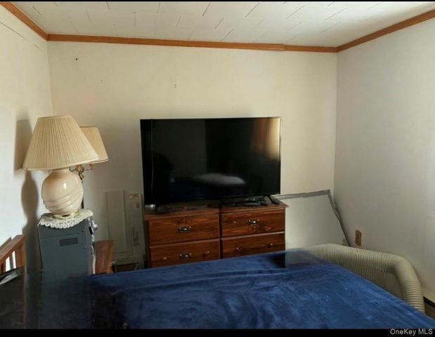 33 Lakewood Avenue, Ronkonkoma, NY 11779