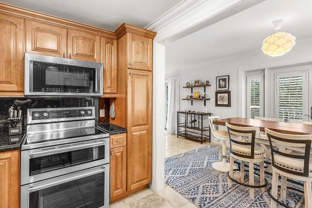 129 S Golfview Road 4, Lake Worth Beach, FL 33460