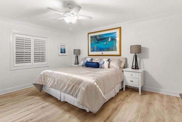 129 S Golfview Road 4, Lake Worth Beach, FL 33460