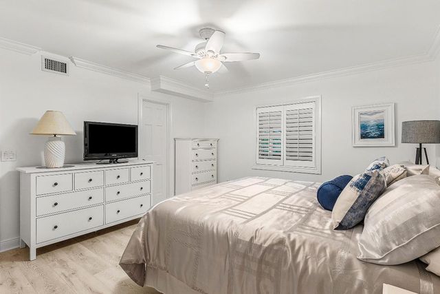 129 S Golfview Road 4, Lake Worth Beach, FL 33460