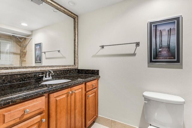 129 S Golfview Road 4, Lake Worth Beach, FL 33460