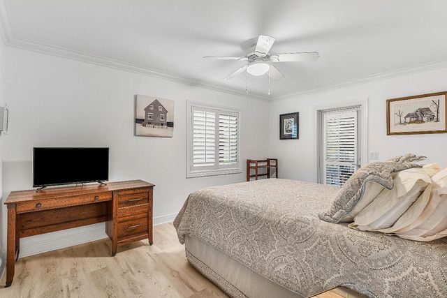 129 S Golfview Road 4, Lake Worth Beach, FL 33460