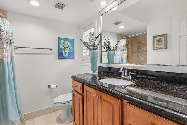 129 S Golfview Road 4, Lake Worth Beach, FL 33460