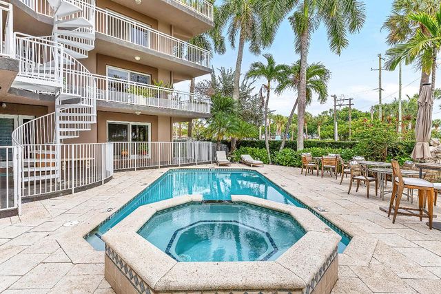 129 S Golfview Road 4, Lake Worth Beach, FL 33460