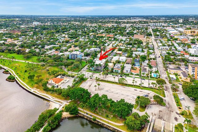 129 S Golfview Road 4, Lake Worth Beach, FL 33460