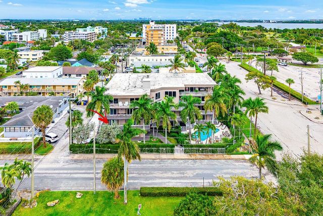 129 S Golfview Road 4, Lake Worth Beach, FL 33460