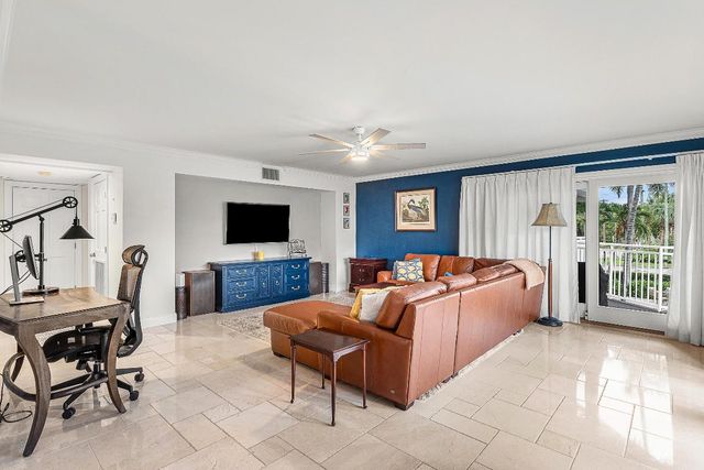 129 S Golfview Road 4, Lake Worth Beach, FL 33460